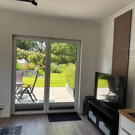 Moderne 1-Zimmer-Gaestewohnung Im Neubau Mit Schoenem Garten منزل للإقامة
