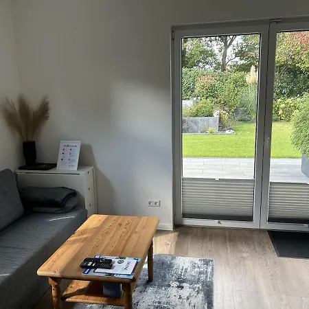 Moderne 1-Zimmer-Gaestewohnung Im Neubau Mit Schoenem Garten منزل للإقامة *