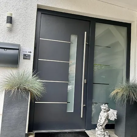 Moderne 1-Zimmer-Gaestewohnung Im Neubau Mit Schoenem Garten منزل للإقامة *